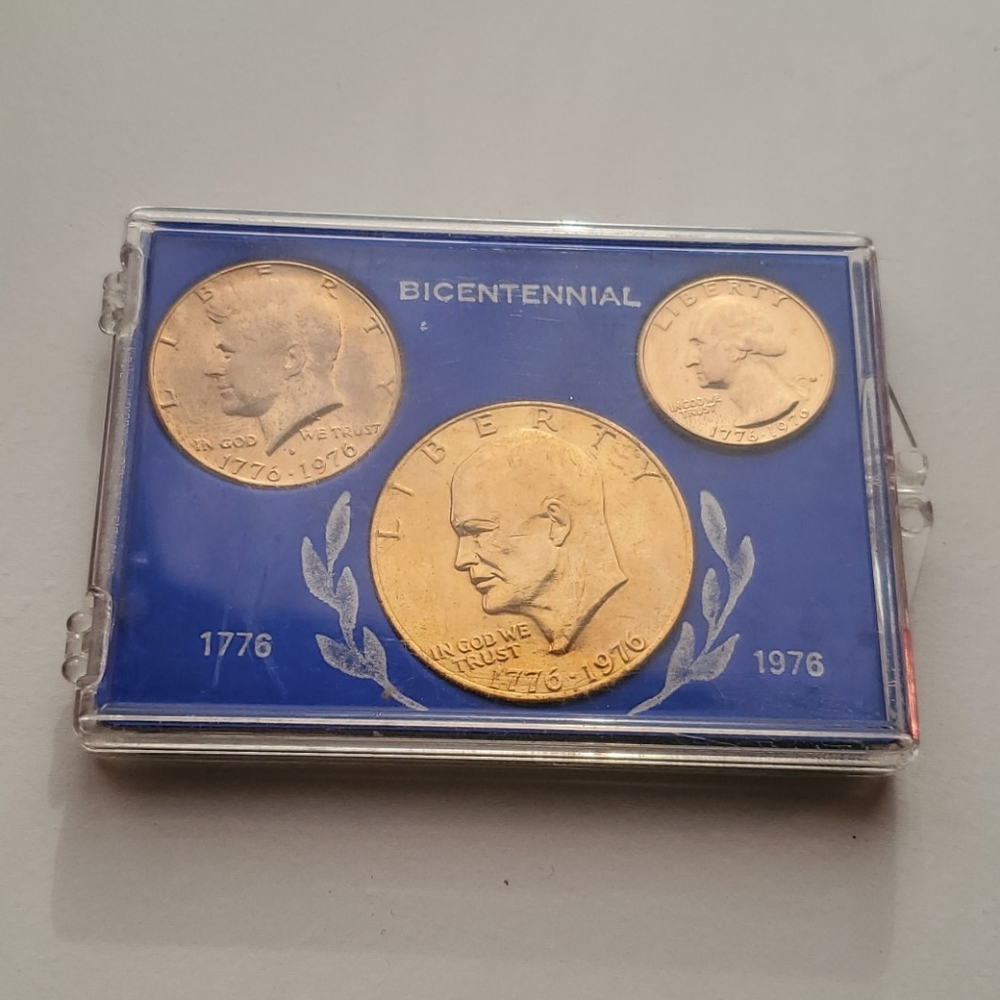 Gold-Plated Bicentennial Three US Coin Set - Picture 2 of 2